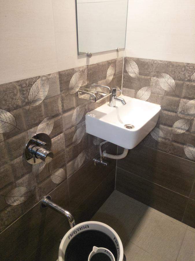 Hotel Avenue Residency ムンバイ エクステリア 写真