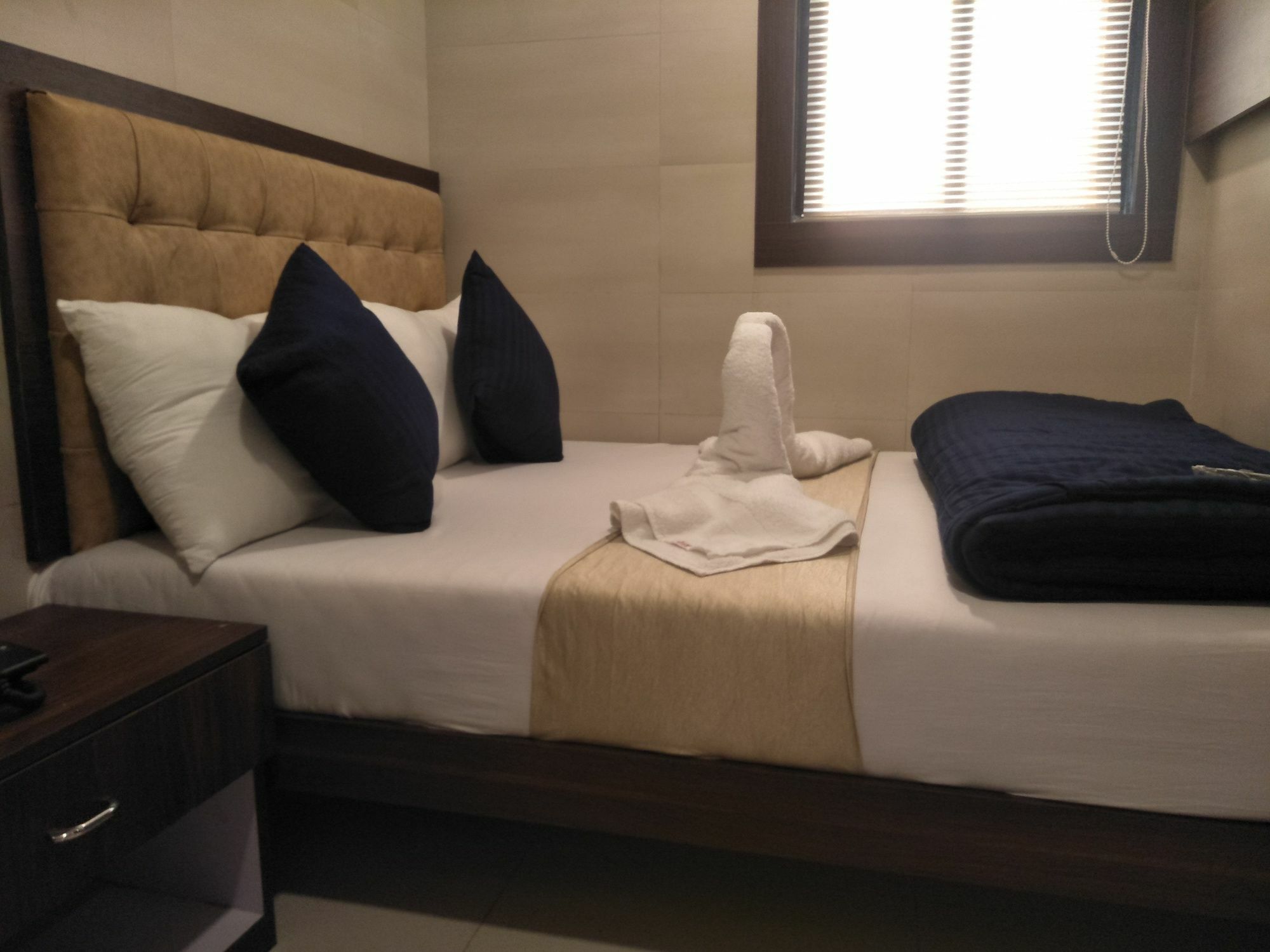 Hotel Avenue Residency ムンバイ エクステリア 写真
